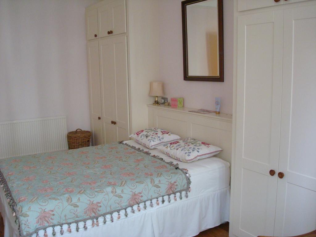 Luxury Holland Park, Sleeps 2, Free S'Fast Wifi Lägenhet London Exteriör bild