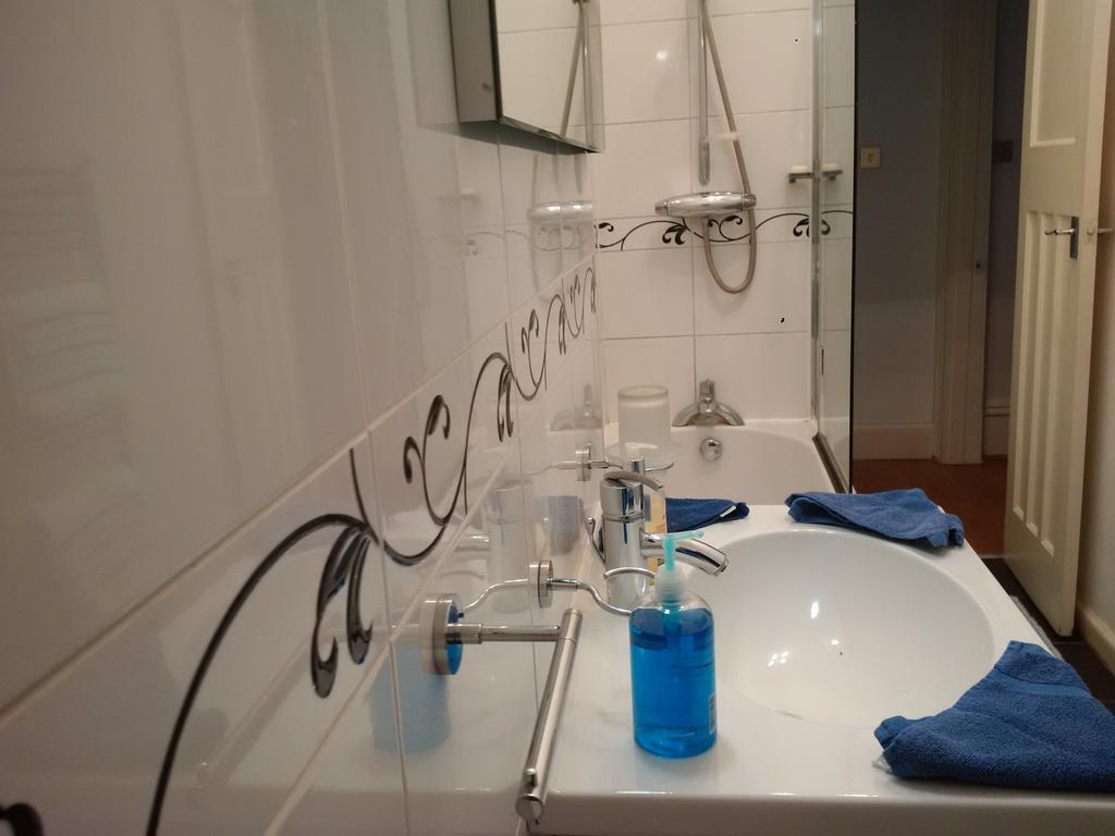 Luxury Holland Park, Sleeps 2, Free S'Fast Wifi Lägenhet London Exteriör bild