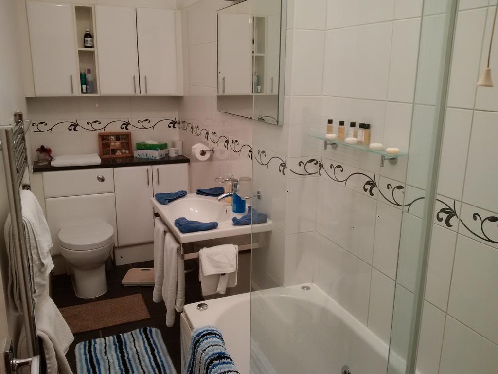 Luxury Holland Park, Sleeps 2, Free S'Fast Wifi Lägenhet London Exteriör bild
